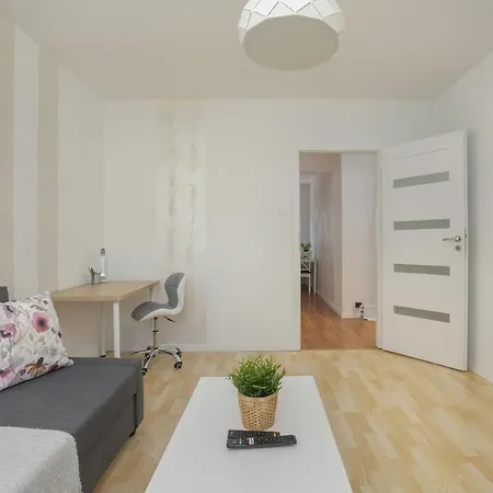 Modern Close To The Centre Of By Renters *