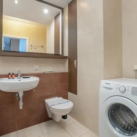 Modern Close To The Centre Of By Renters Апартаменти