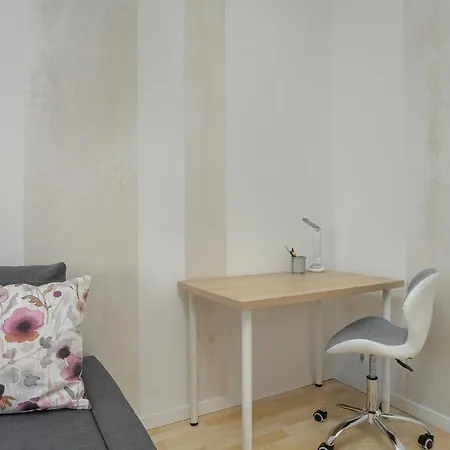 Modern Close To The Centre Of By Renters Познань