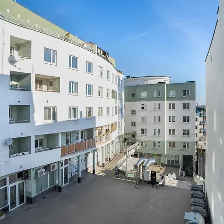 Modern Close To The Centre Of By Renters Apartment
